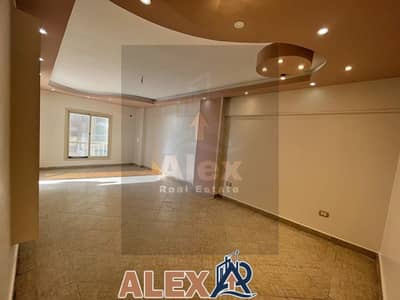 شقه للايجار السكني في عمارات الضباط مصطفي كامل علي البحر