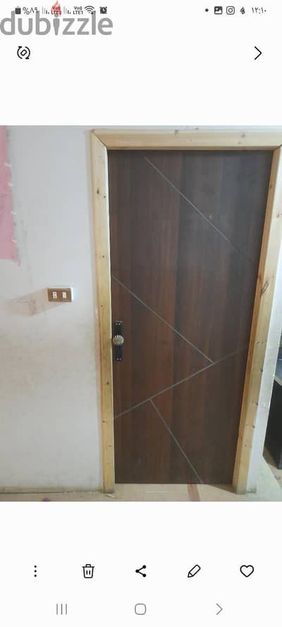 باب خشب ،٨٠ سم  بحالة جيدة الحلق 10 سم