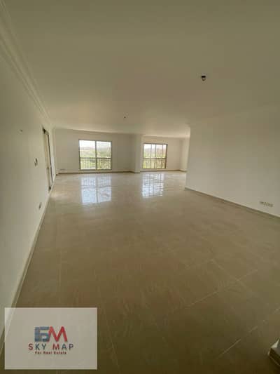 A great opportunity for those who love spacious living! A 320 sq m apartment for rent in the prestigious B2 phase of Madinaty.  Fourth floor, sea view
