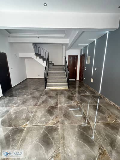 Unfurnished duplex, 250 sq m, with garden, for rent (residential and commercial use) in Al Banafseg 8 Villas, First Settlement, located near North 90t