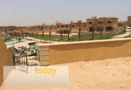 فيلا مستقله للبيع كورنر اطلاله مباشره علي البحيرات كمبوند رويال ميدوز