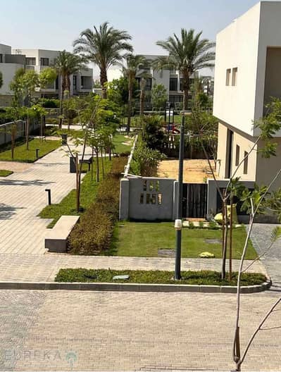 Vila twinhouse 373m for rent with kitchen and ac’s in alburouj compound