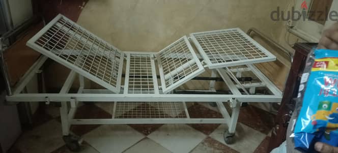 سرير طبي استخدام شهرين