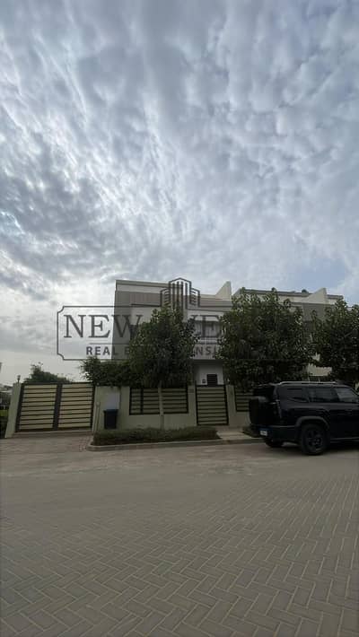 Distinctive Townhouse corner modern fully finished and furnished for sale in hyde park new cairo
