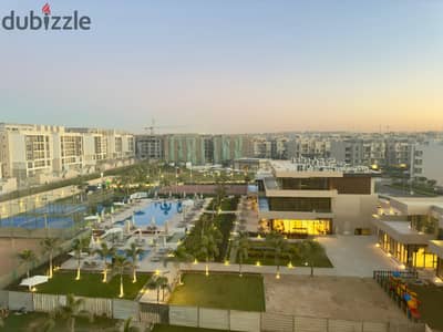 سكاي لوفت للبيع بمساحة 200 متر بفيو مفتوح مع إمكانية التقسيط في فيفث سكوير
