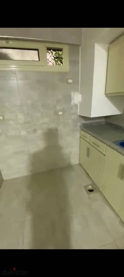 Private basement entrance for the kitchen suitable for all purposes and companies administrative or residential