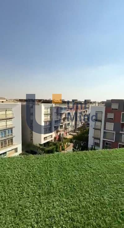 شقة مع رووف بالفروش والاجهزة والمطبخ استلام فوري دقائق من ميفيدا و هايد بارك والجامعه الامريكيه