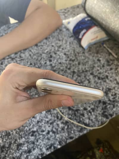 Apple - iPhone 11