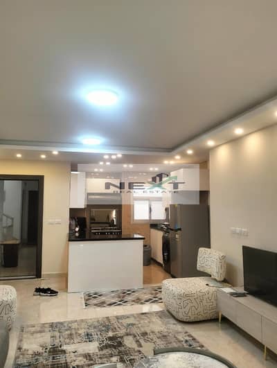 Furnished apartment for rent in Madinaty B10, Group 103, direct from owner. 140 sqm, 3 bedrooms, 2 bathrooms, 5th floor, hotel-style furniture, new ki