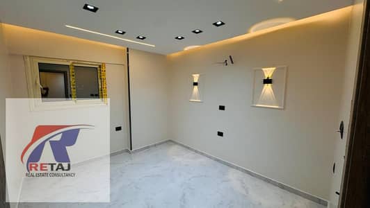 شقة الترا اول سكن مباني 2012 للبيع 168م تطل علي حديقه بالواحة مدينه نصر