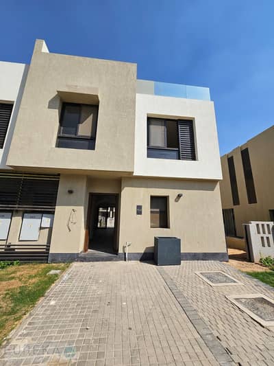 Corner townhouse for rent in Al Burouj, including air conditioning, kitchen, appliances, and a landscape view.