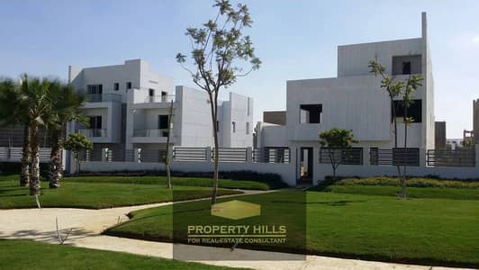 An ready villa for inspection and delivery directly on the golf in Dream Land with an amazing open view of the golf and overlooking the Pyramids