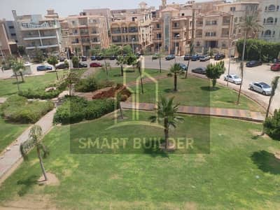 Roof for rent in villas of the first gathering area behind the Mirage area of 150 meters, two rooms and two bathrooms, equipped kitchen, heritage with pergola, excellent view, super lux finish, heritage, distinctive location