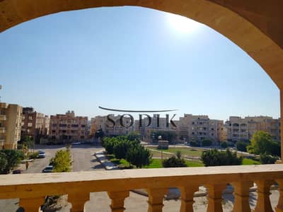 شقة الترا سوبر لوكس اول سكن على ڤيو جاردن الشقة كلها بانوراما على الواجهة والڤيو الرائع ڤيلا فخمة وفيها اسانسير