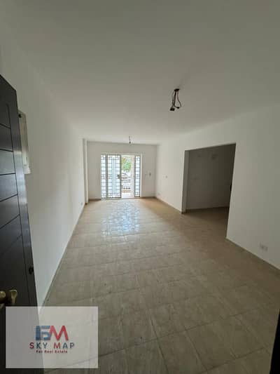 For rent in Madinaty (new law), a 90-square-meter apartment in B7, first occupancy, in a very prime location near services and South Park.  It consist