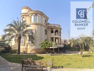 فيلا مستقلة فاخرة مفروشة بالكامل بحمام سباحة وجاكوزي ومصعد في مارينا سيتي بالتجمع الأول