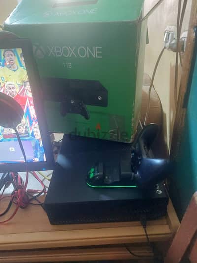 xbox one 1 tb بحاله ممتازه بالكرتونة
