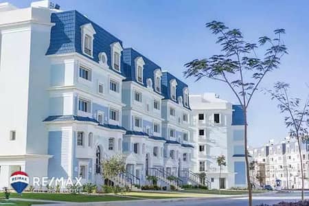 Exclusive Full-Floor Apartment with Panoramic Lake & Pool Views in Mountain View Hyde Park**