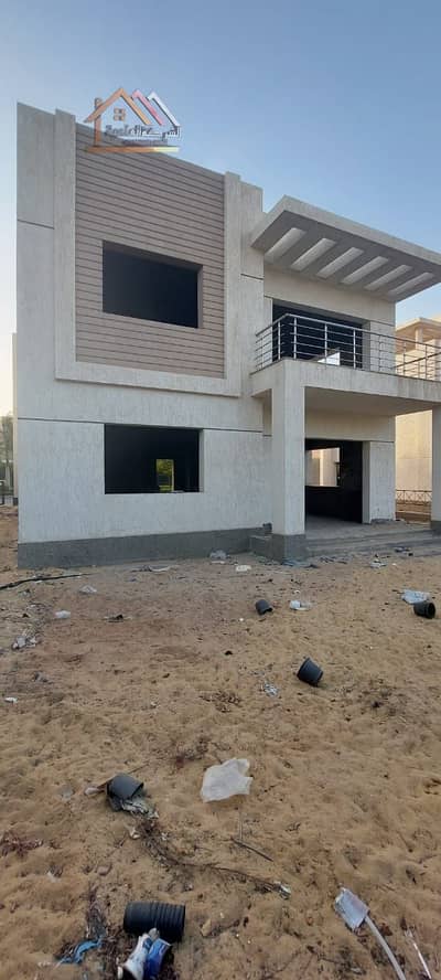 Modern standalone villa for sale in Madinaty, next to services, first residence condition, building area 390 m2, land area 550 m2