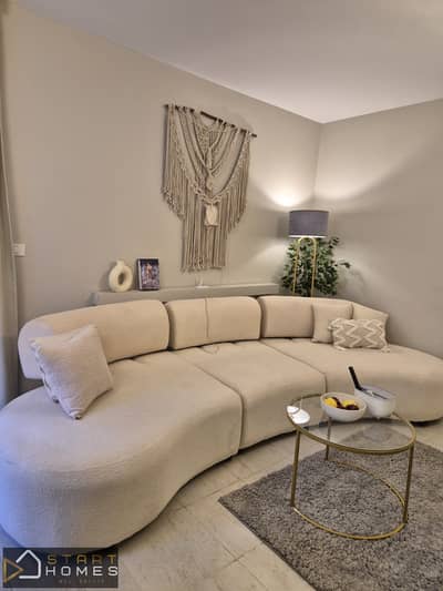 140 sq m furnished apartment with a 45 sq m private garden for rent in Madinaty B1, near B1 Plaza. Fully equipped kitchen with built-in oven and stove