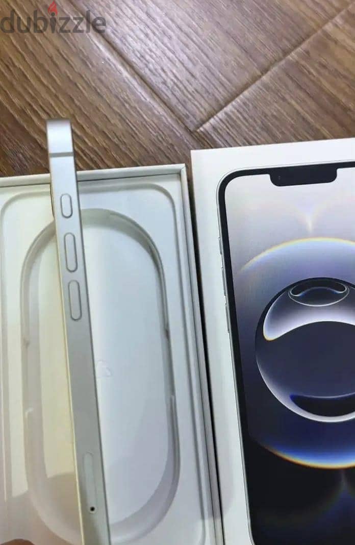 Apple - iPhone 16e 3