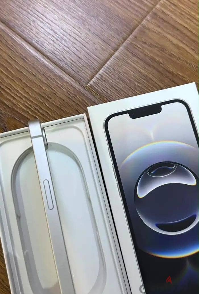 Apple - iPhone 16e 4
