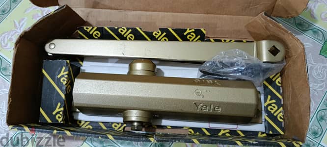 دفاش Yale امريكي بالعلبه والكرتونه والذراع والمسامير