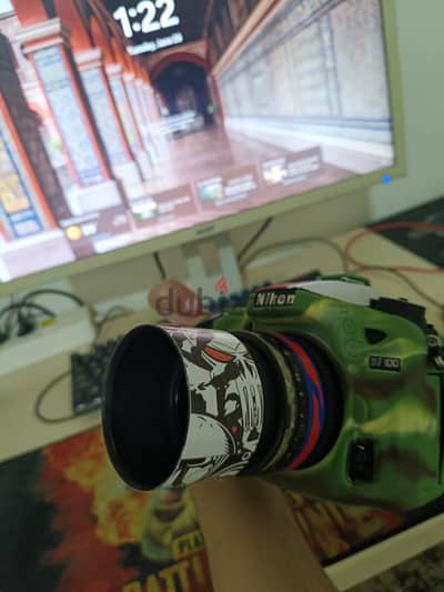 كاميرا Nikon D7100 DSLR بحالة ممتازة مع العدسة والشاحن
