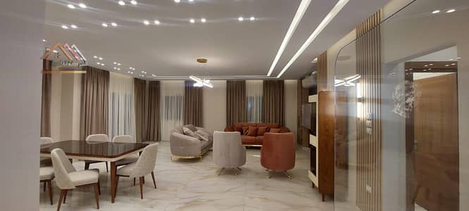 Villain Model i L Furnished Ultra Super Lux