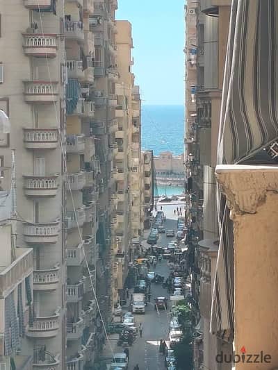 شقه للبيع شارع جلال حماد بحر العيسيوي ميامي تاني نمرة من العيسيوي الدور السابع المساحة 130 ترى البحر بوضوح  السعر 3,300,000 للتواصل 01031837709