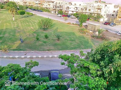 Apartment located in a double-faced building in Gardenia Heights (2Y), close to the malls area, with a stone façade and payment facilities.