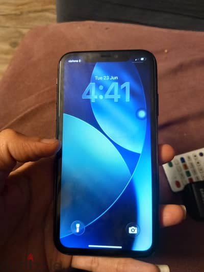 للبيع iPhone 11 128GB أسود بحالة ممتازة