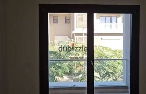 شقة  استلام فورى متشطبة بالكامل فى بيراميدز هايتس بجوار نيو جيزة