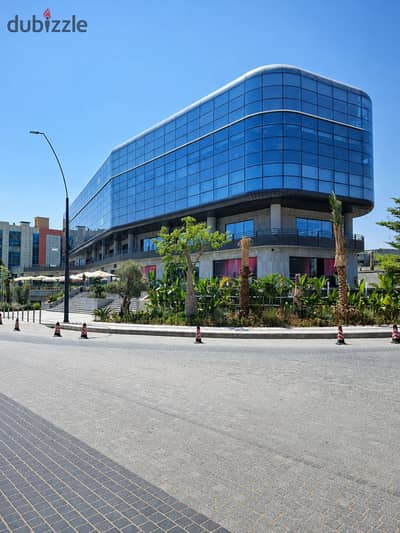 مكتب اداري للايجار للشركات متشطب ومكيف علي التسعين مباشرةً في التجمع الخامس