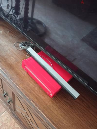 Nintendo Wii أحمر أصلي + 3 ريموت + ألعاب أصلية + جميع الملحقات
