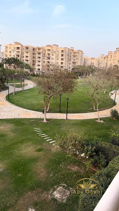 Apartment for sale in Madinaty B1, 211 sq m, next to services, Metro Market, and the medical center. Ultra super lux finishing (first occupancy). Gard