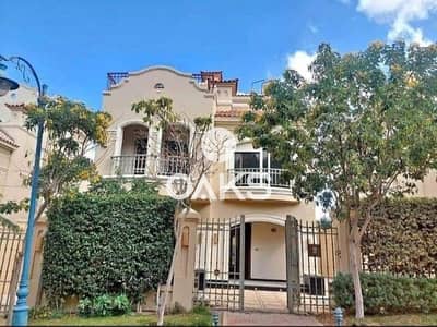 Villa  stand alone  fully finished for sale ready to move in Lavista_city  new cairo    The compound consists of villas only