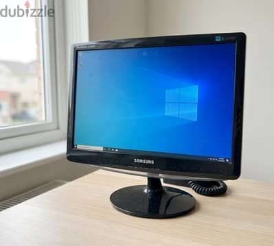 شاشة Samsung 19 بوصة بحالة ممتازة للبيع