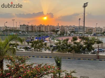 فرصة مميزة للإيجار استوديو داخل كمبوند The Village Palm Hills بالتجمع الخامس، في موقع متميز بالقرب من الجامعة الأمريكية