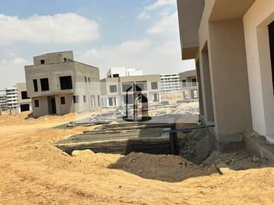 Twin house for immediate occupancy with a 50% cash discount in Rosail City Compound, in a prime location on the Suez Road, directly opposite Madinaty