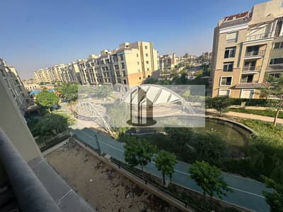 بسعر كاش لقطه شقه للبيع فيو مميز على لاند سكيب في كمبوند سرايSARAI المستقبل سيتي دايركت علي طريق السويس بجوار مدينتي