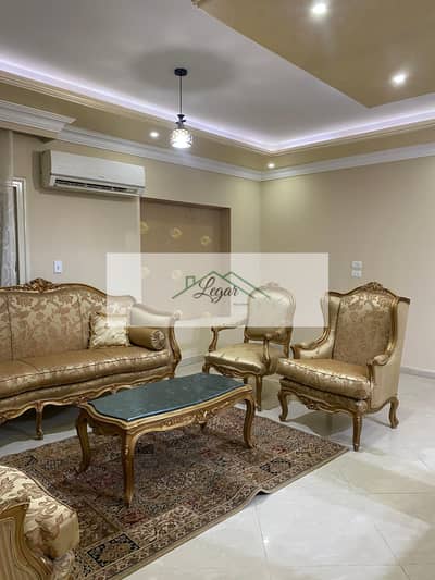 شقه للايجار في المتميز غرب سوميد مفروشه بالكامل 300 م بسعر لقطه
