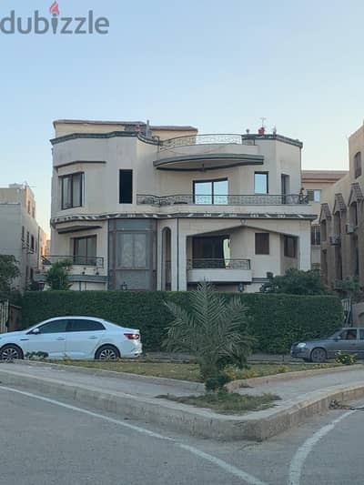 بارقى أحياء التجمع الخامس شقة مميزه تصلح إداري  دور أول