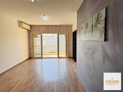 للإيجار بأرقى كمبوند بزايد شقة 134متر دور ثاني في The Address إطلالة دايركت على حمام السباحة وخطوات من الخدمات بالمطبخ والتكييفات