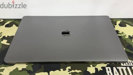 MacBook Pro 2018  Touch Bar بالشاحن والكابل الأصلي