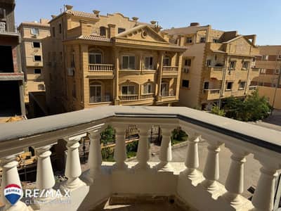 شقه مفروشة للايجار بالقرب م الجامعة الامريكية في المستثمرين الجنوبية التجمع الخامس