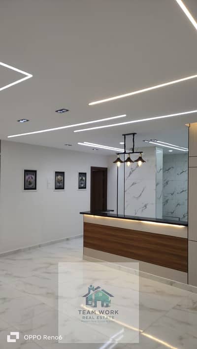 فرصة للسكن الراقي والاستثمار | شقة أرضي بحديقة خاصة وشلال في قلب الشيخ زايد An opportunity for upscale living and investment | Ground floor apartment