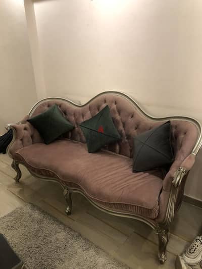 صالون للبيع