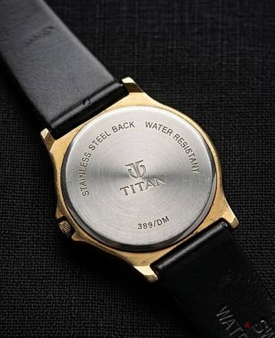ساعه Titan Vintage بتصميم كلاسيكي اصليه قديمه جدا