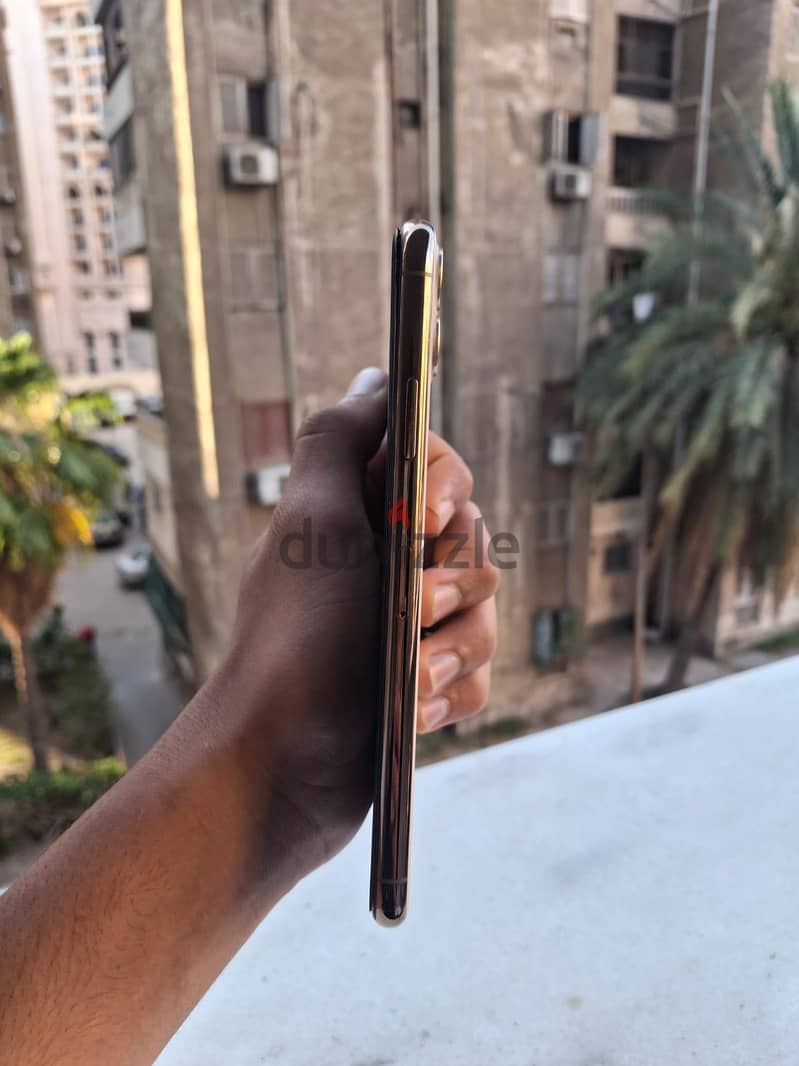 Apple - iPhone 11 Pro Max 4